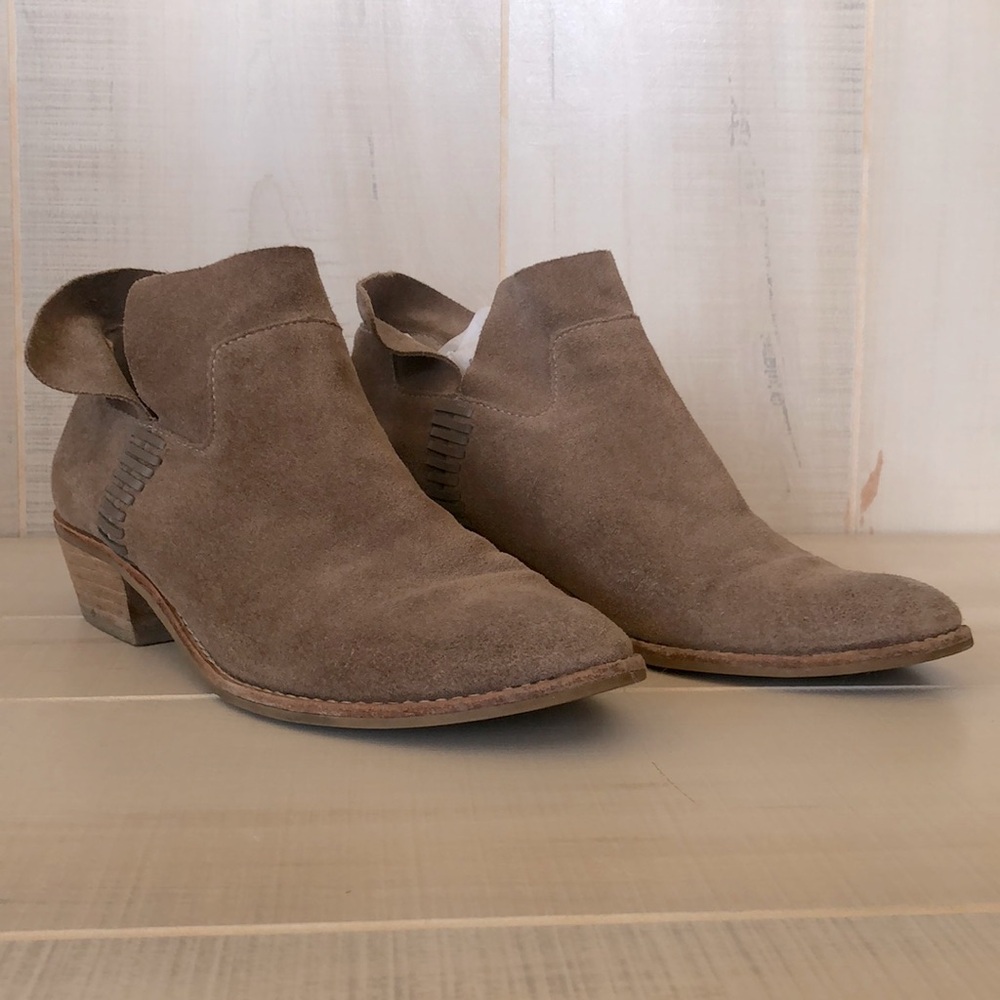 Dulce Vita tan all suede booties